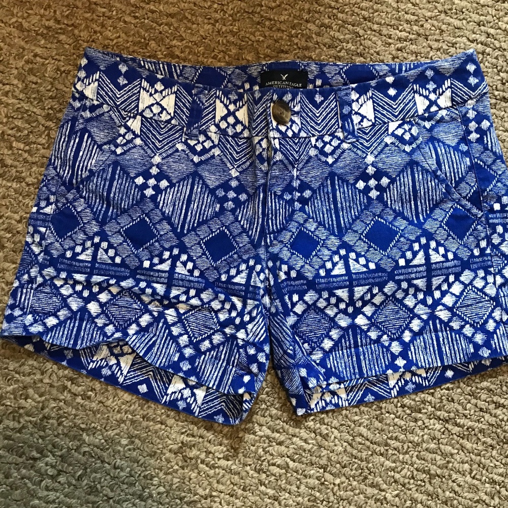 American Eagle Midi Pattern Shorts Size 4 Stretch